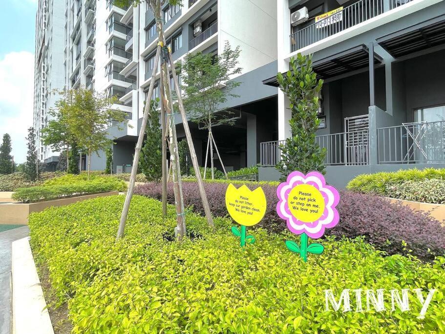 Netizen Near Mrt Couple Balcony Suite #31 Kampong Bukit Dukong Exteriér fotografie
