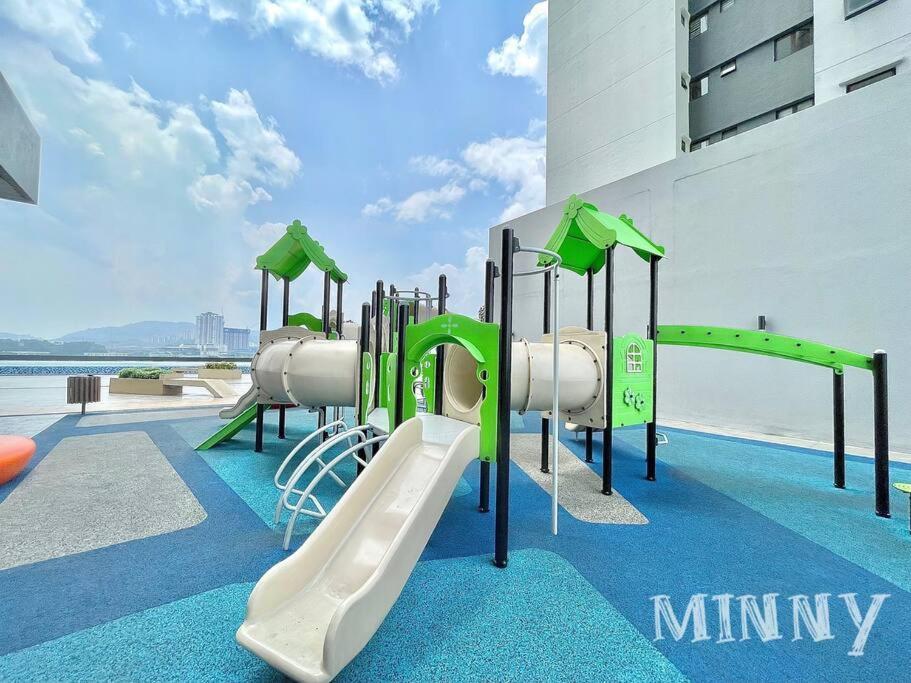 Netizen Near Mrt Couple Balcony Suite #31 Kampong Bukit Dukong Exteriér fotografie